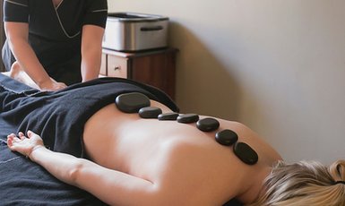 Hot Stone Massage giver afspænding